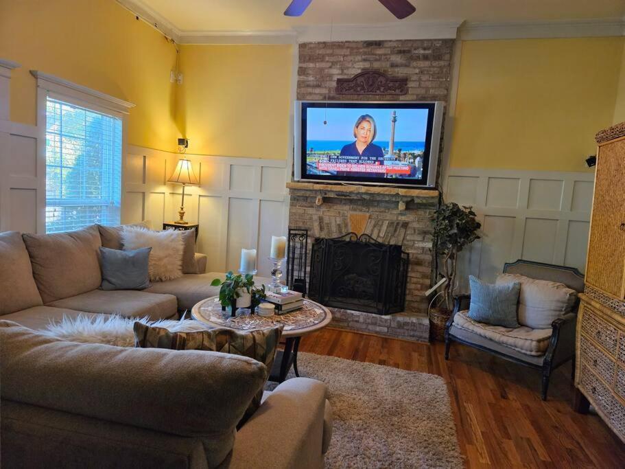 Sleeps16, Spacious Home, Close To Downtown, Beltline, And Walk To Restaurants, 75" Tv, 2 Person Jacuzzi, Ping Pong Атланта Екстер'єр фото