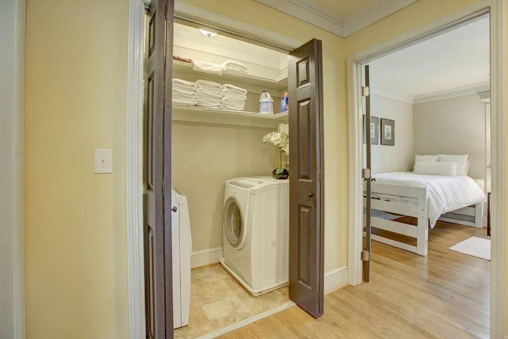 Sleeps16, Spacious Home, Close To Downtown, Beltline, And Walk To Restaurants, 75" Tv, 2 Person Jacuzzi, Ping Pong Атланта Екстер'єр фото