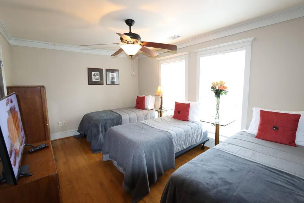 Sleeps16, Spacious Home, Close To Downtown, Beltline, And Walk To Restaurants, 75" Tv, 2 Person Jacuzzi, Ping Pong Атланта Екстер'єр фото