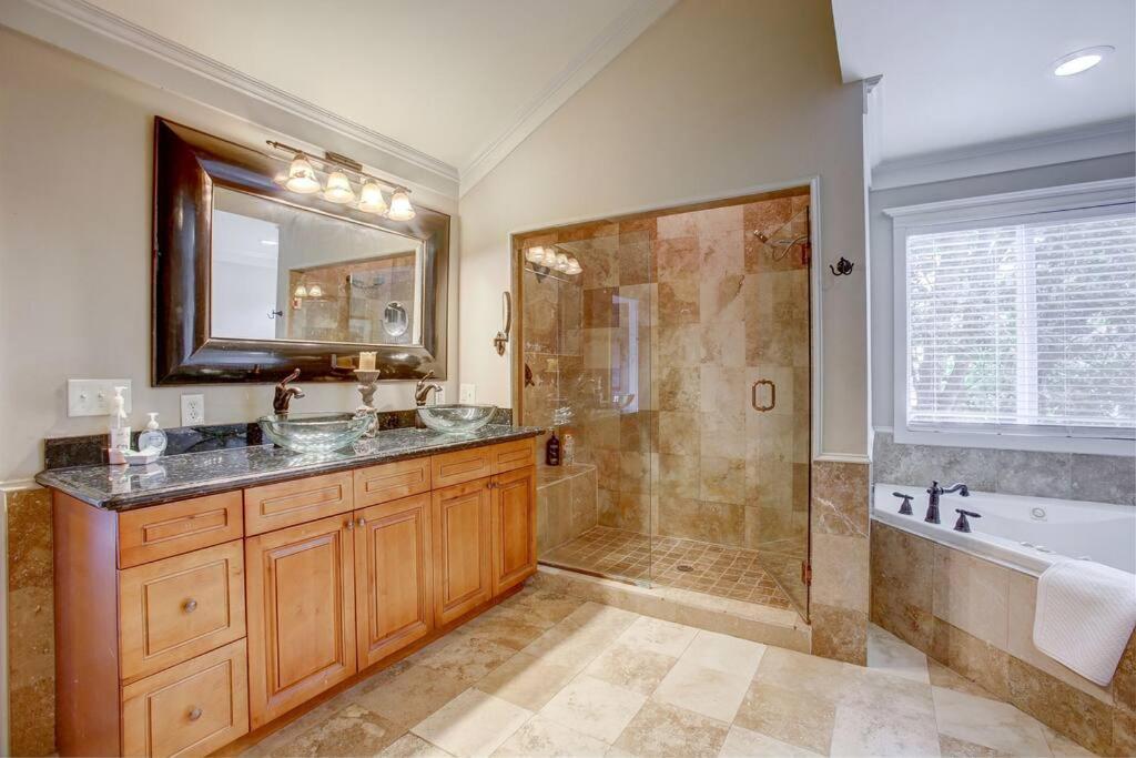 Sleeps16, Spacious Home, Close To Downtown, Beltline, And Walk To Restaurants, 75" Tv, 2 Person Jacuzzi, Ping Pong Атланта Екстер'єр фото